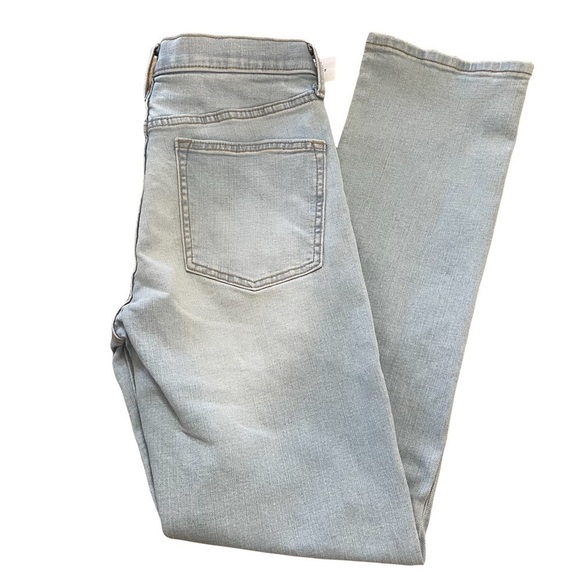 Old Navy Karate Slim Built in Flex Max Jeans - NWT Size 16 - Picture 1 of 6